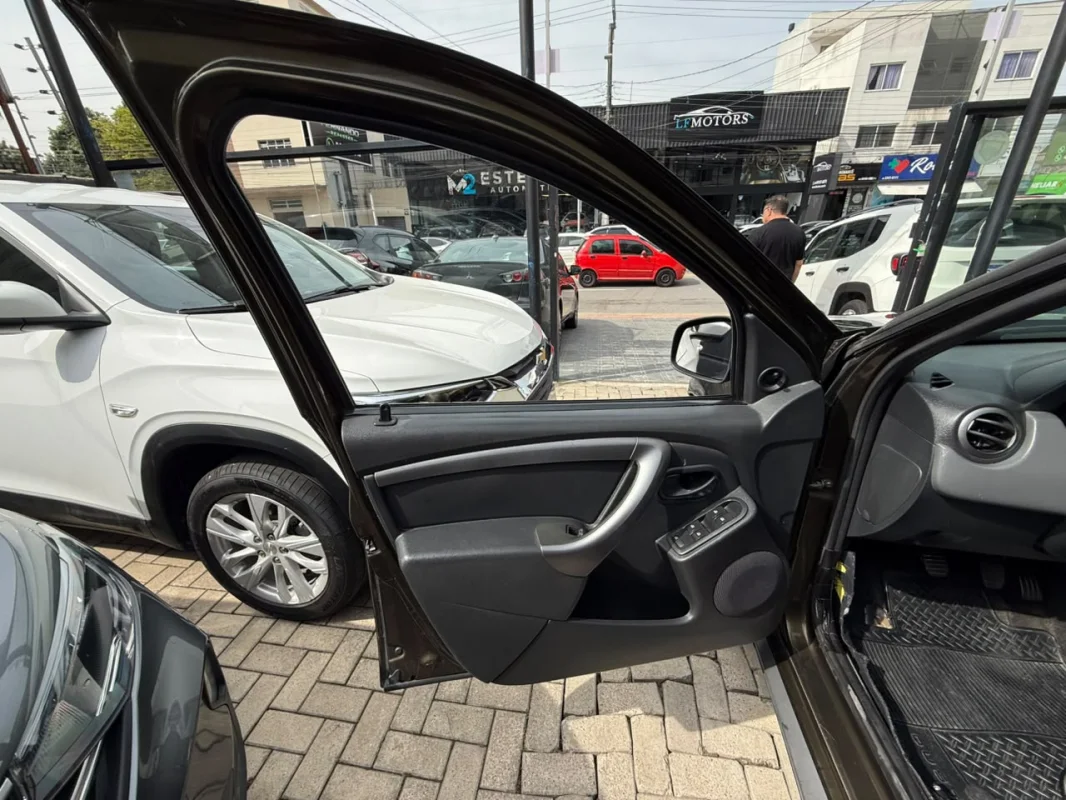 Duster expression 1.6 Completo Manual 2015 - foto 11