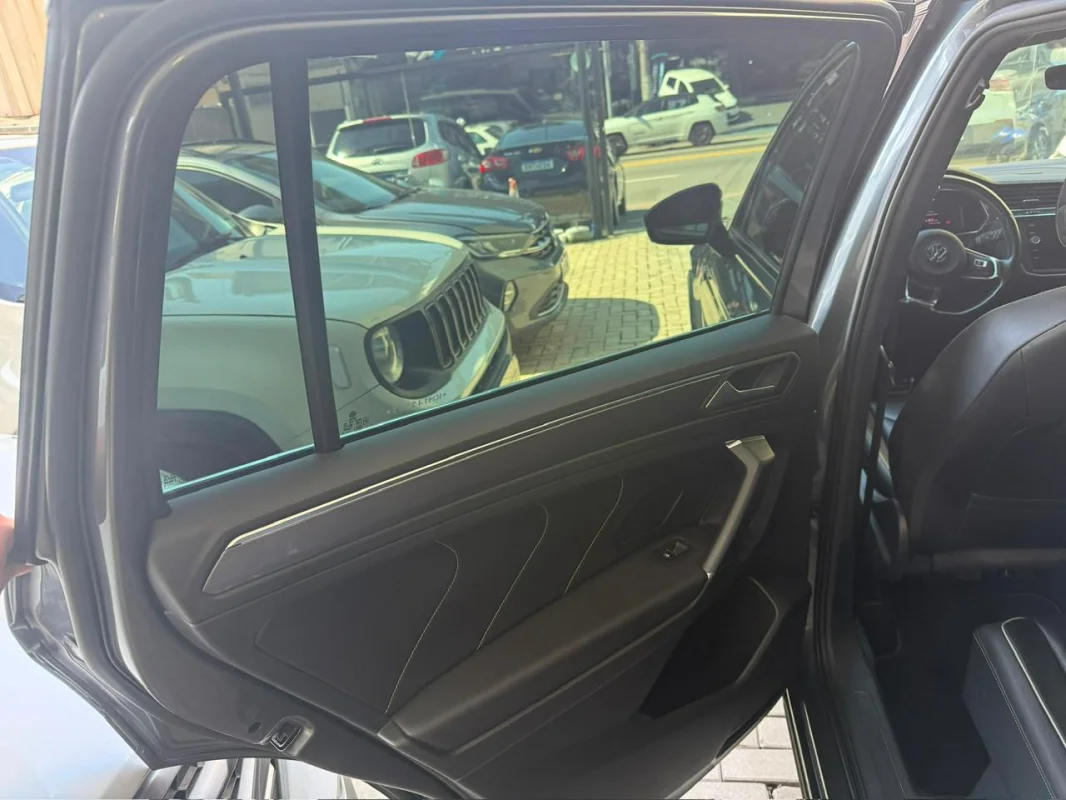 Tiguan Allspac R-Line 2.0 4x4 TETO SOLAR PANORÂMICO 2019 - foto 12