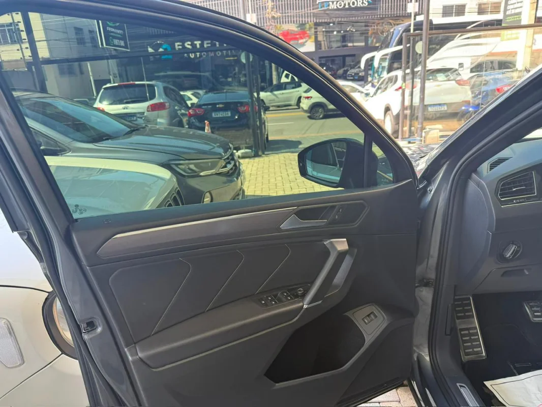 Tiguan Allspac R-Line 2.0 4x4 TETO SOLAR PANORÂMICO 2019 - foto 13
