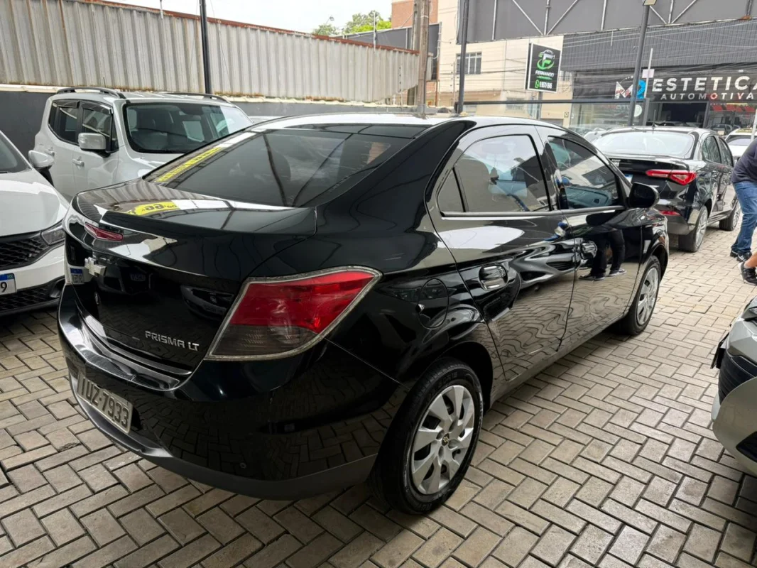Prisma LT 1.4 Completo Manual 2014 - foto 3