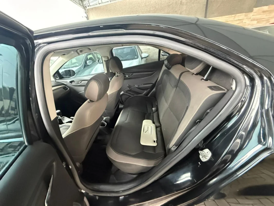 Prisma LT 1.4 Completo Manual 2014 - foto 8