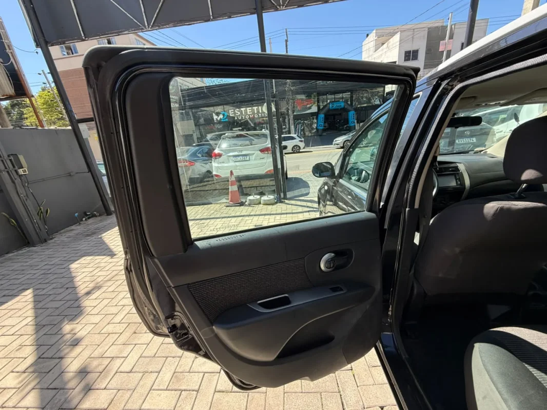 Livina S 1.8 Completo AUTOMÁTICO 2014 - foto 12