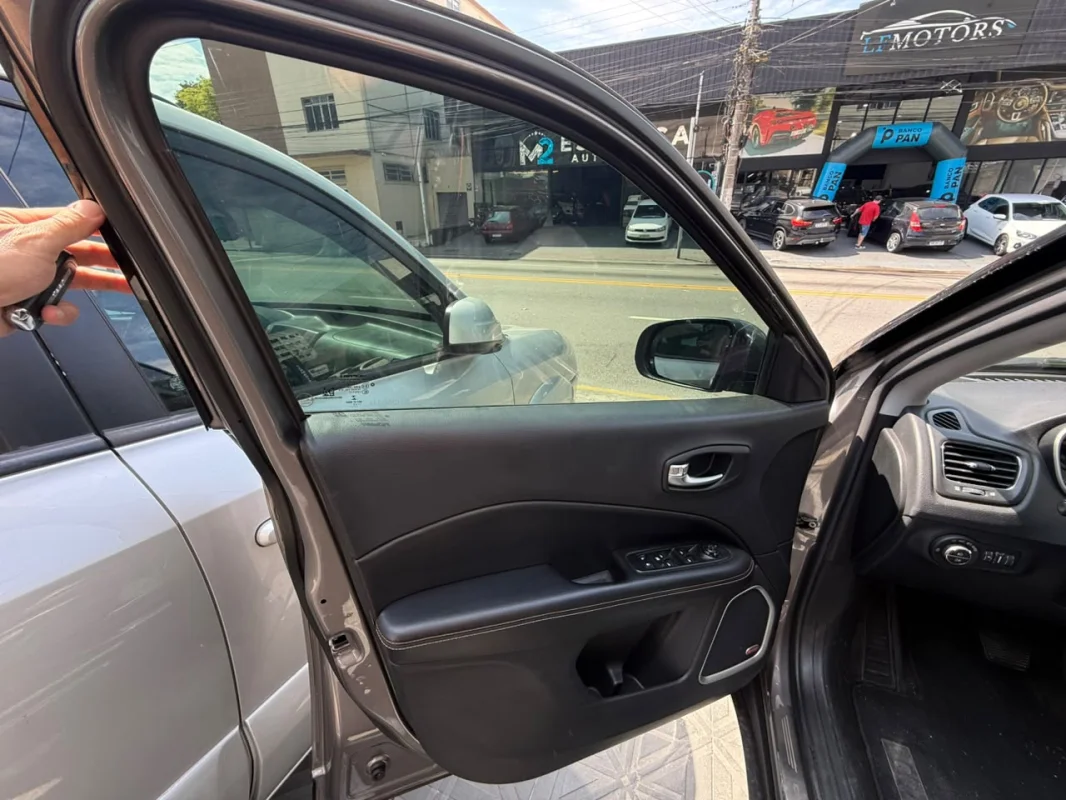 Compass Longitude 2.0 Diesel 4x4 AUTOMÁTICA 2017 - foto 11