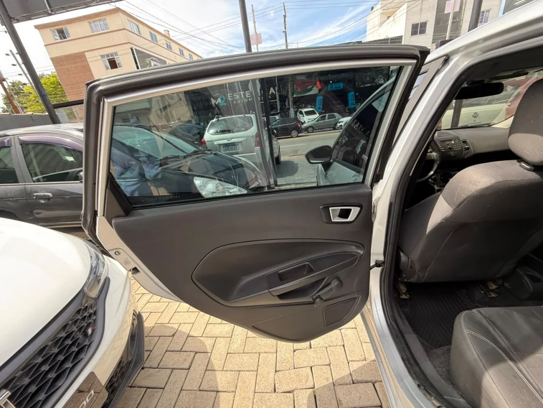 Fiesta SE 1.6 Completo MANUAL 2017 - foto 12