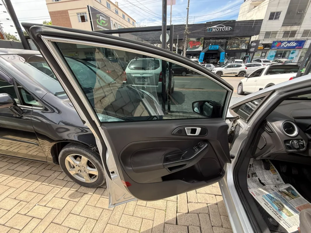 Fiesta SE 1.6 Completo MANUAL 2017 - foto 11