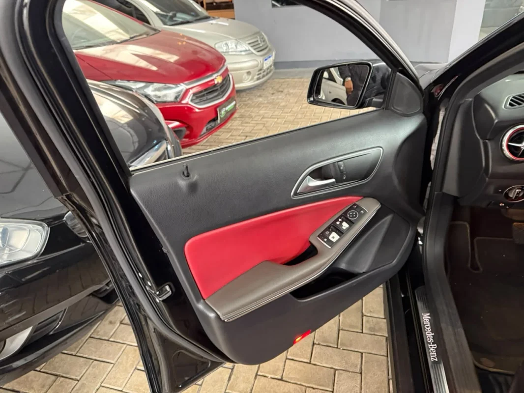Mercedes GLA 200 1.6 aut 2015 - foto 13