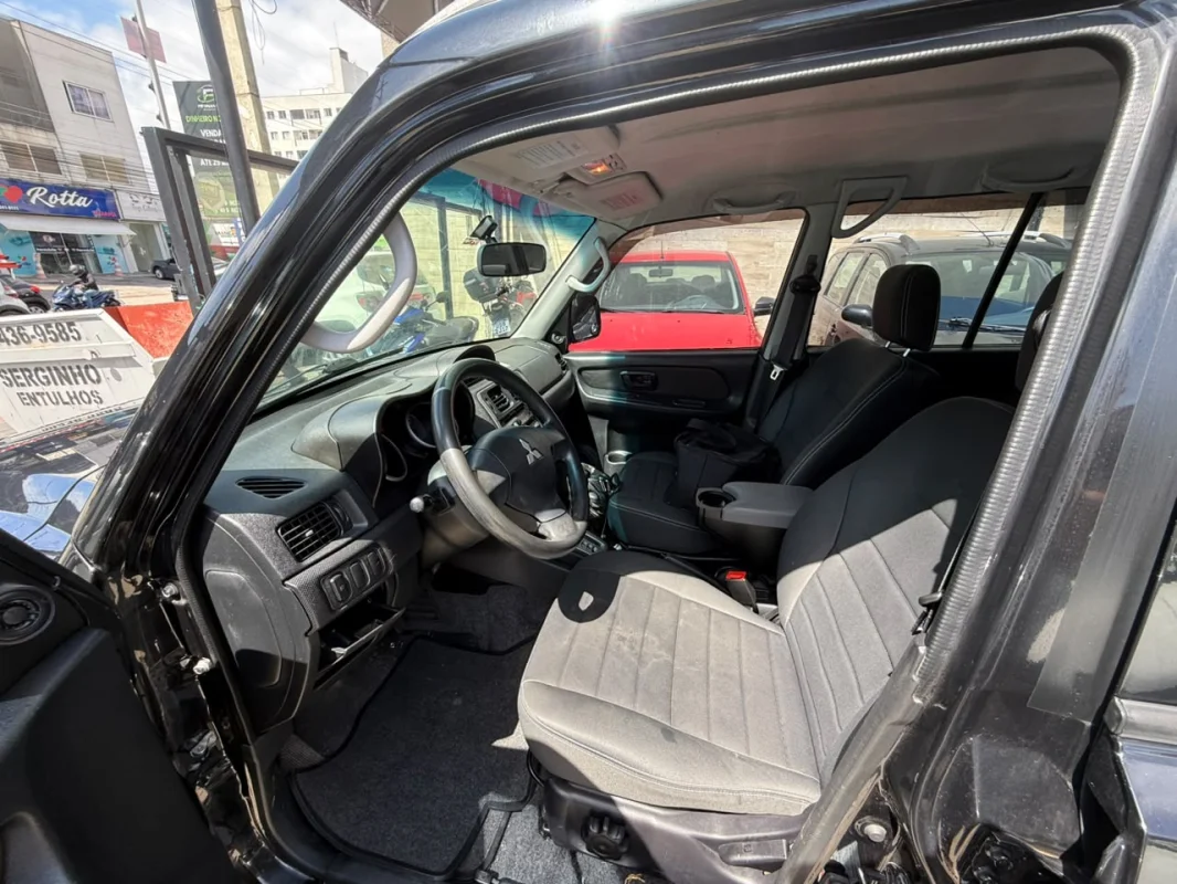 Pajero TR4 2.0 4X2 Completo AUTOMÁTICO 2014 - foto 7